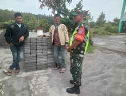 Jaga Kondusifitas Di Bulan Ramadhan, Babinsa Komsos Bersama Warga