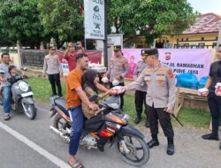 Solidaritas Ramadhan: Kapolres Pidie Jaya dan Polsek Meurah Dua Sebar 200 Kotak Takjil Gratis