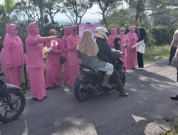 Polsek Kute Panang Dan Bhayangkari Bagikan Takjil Kepada Warga dan Pengguna Jalan