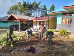 Babinsa Gelar Karya Bakti, Bersihkan Kantor Desa untuk Meningkatkan Kualitas Pelayanan