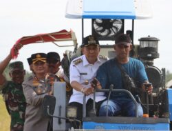 Dukung Ketahanan Pangan, Kapolres dan Bupati Pidie Jaya Hadiri Panen Raya Serentak
