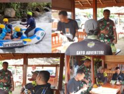 Babinsa Koramil 03/Pegasing Tekankan Para Pengunjung Arung Jeram Dalam Komsosnya