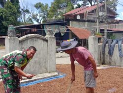 Dampingi Warga Menjemur Kakao, Upaya Babinsa Tingkatkan Perekonomian Masyarakat Di Wilayah Binaan