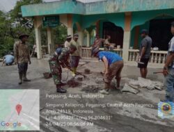 Membangun Kemanunggalan, Babinsa Koramil 03/Pegasing Gotong Royong