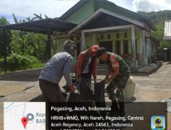 Ketahanan Pangan: Kegiatan Babinsa Koramil 03/Pegasing Bantu Warga Binaan Jemur Kopi