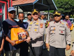 Peringati May Day, Kapolres Pidie Jaya Salurkan Paket Bansos untuk Buruh Bongkar Muat di Bandar Dua