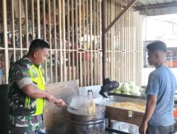 Dukung Usaha Warga, Babinsa Sambangi Home Industri Mie Tradisional