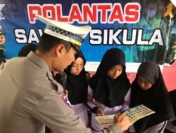 Saweu Sikula, Kasat Lantas Polres Aceh Tengah Sosialisasikan Tertib Berlalu Lintas Sejak Dini di MIS Ujung Temetas