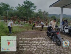 Wujud Kepedulian Babinsa Melaksanakan Gotong Royong Bersama Masyarakat Desa Bies Mulie