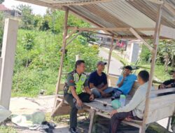 Manfaatkan Hari Libur, Babinsa Jalin Komunikasi Sosial Bersama Warga