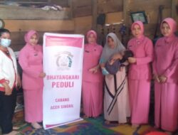 Rombongan Bhayangkari Cabang Aceh Singkil Ranting Suro Makmur Sambangi Kediaman Saudara Manto Cibro Desa Bulu Ara