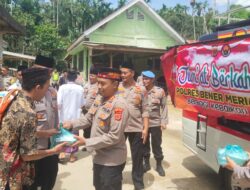 Kapolres Bener Meriah Gelar Jum’at Berkah, Bagikan Nasi kepada Jamaah Masjid Jamik Riyadus Shalihin