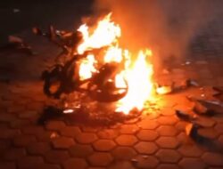 Pasbar Mencekam Genk Motor Bakar Satu Buah Motor Terpakir Di Lapangan MTQ