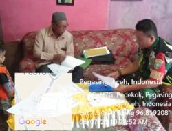 Bahas Data Kependudukan, Babinsa Melaksanakan Komsos Bersama Masyarakat Desa Pedekok