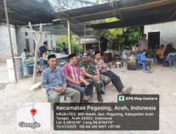 Bincang Persiapan Acara Pernikahan, Babinsa Melaksan Komsos di Desa Wih Nareh