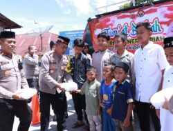 Peduli Sesama, Polres Bener Meriah Bagikan Nasi Kotak dalam Kegiatan Jumat Berkah