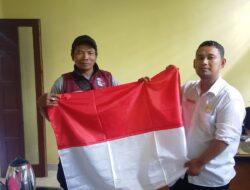 Ketua DPD SWI Bener Meriah Serahkan Bendera Merah Putih ke Kesbangpol dalam Rangka Mendukung Program Bupati