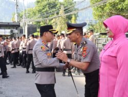 Kapolres Aceh Tengah Berikan Apresiasi dan Penghargaan kepada 15 Personel Berprestasi
