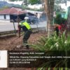 Wujud Kepedulian Babinsa dalam Bersih-Bersih Halaman dan Meratakan Tanah dalam Rangka Hari Kemerdekaan RI