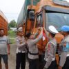 Bangkitkan Semangat Nasionalisme Jelang HUT RI ke-80, Kapolres Aceh Tengah Bagikan Bendera Merah Putih 