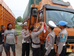 Bangkitkan Semangat Nasionalisme Jelang HUT RI ke-80, Kapolres Aceh Tengah Bagikan Bendera Merah Putih 