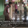 Babinsa Melaksanakan Bhakti Sosial Bersama Masyarakat Desa Pedekok Bersihkan Meunasah