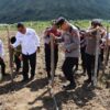 Penanaman Jagung Serentak, Kapolres Aceh Tengah Hadiri Kegiatan di Pondok Pesantren Al’Hasaniah Al’Aziziyah