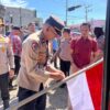 Smarak HUT RI ke-80, Polres Pidie Jaya Bagikan 250 Bendera Merah Putih kepada Pengendara dan Warga