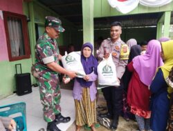Babinsa Dan Bhabinkamtibmas Pastikan Distribusi Bantuan Pangan Berjalan Aman, Lancar Dan Kondusif