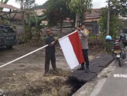 Polsek Jajaran Polres Bener Meriah Bagikan dan Himbau Warga Pasang Bendera Merah Putih Sambut HUT RI ke-80