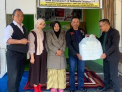PARKSIDE Gayo Hotel Takengon Serahkan Tumpeng Ulang Tahun kepada Pimpinan Redaksi Media Nasionaljurnalis.com