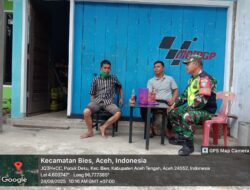 Wujud Kepedulian Babinsa Melaksanakan Komsos Bersama Masyarakat Desa Tebuk