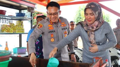 Kapolres Pidie Dukung UMKM Lokal, Cicipi Mie Suree di Pantai Ujong Pie