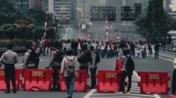 Kalian Kemana Sesal Prof Dr Sutan Nasomal Saat Rakyat Geruduk DPR RI Wakil Rakyat Ngilang Kabur!!!