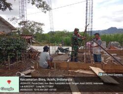 Wujud Kepedulian Babinsa Melaksanakan Komsos Bersama Masyarakat Desa Pucuk Deku