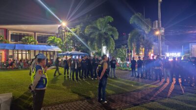 Personel Polres Bitung Diberi Arahan Humanis Sebelum Patroli Malam