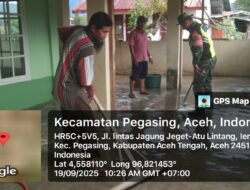 Wujud Sinergi TNI-Rakyat, Babinsa dan Warga Ie Reulop Gelar Bhakti Sosial di Masjid