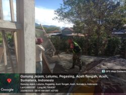 Pererat Kebersamaan, Babinsa Koramil 03/Pegasing Bhakti Sosial di Desa Jejem