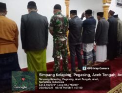 Babinsa Pegasing Jalin Kedekatan Lewat Sholat Subuh Berjamaah di Simpang Kelaping