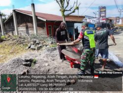 Kehadiran Babinsa Jadi Penyemangat Warga Lelumu dalam Pembangunan