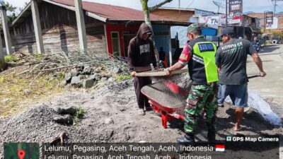 Kehadiran Babinsa Jadi Penyemangat Warga Lelumu dalam Pembangunan