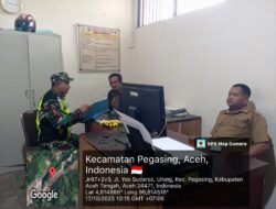 Babinsa Koptu Yuli Agus Wujudkan Kepedulian Lewat Komsos Bersama Warga Desa Pegasing