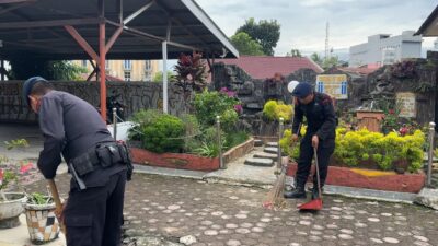 Satuan Brimob Polda Sumut Tebar Kepedulian Melalui “Minggu Kasih” di Gereja HKI Resort Khusus Asuhan Stadion