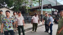 Trotoar Bersih dan Tertib, Satpol PP Bitung Bersama Perumda Pasar Tertibkan Booth Liar