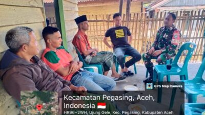 Wujud Kepedulian Babinsa, Sertu Abdul Gofur Gelar Komsos Bersama Warga Desa Ujung Gele