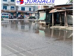 Jalan rusak dan banjir langganan di simpang kantor medan labuhan, warga desak perhatian UPT dan Pemkot