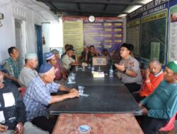 Kapolres Langkat melaksanakan Jumat Curhat dan Makan bersama dengan Abang Penarik becak serta Sampaikan Pesan Kamtibmas