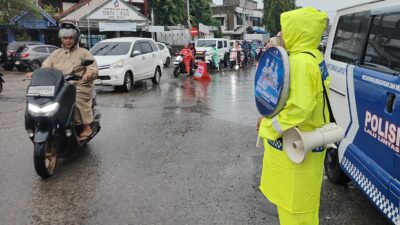 Musim Hujan Melanda, Polantas Lhokseumawe Ingatkan Pengendara Tingkatkan Kewaspadaan di Jalan
