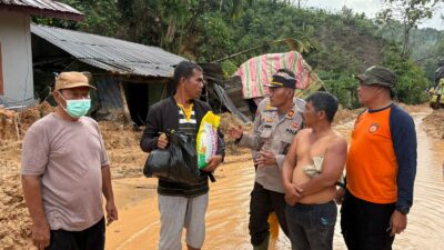 Bantu Pemulihan Pascabencana, KA SPN Polda Sumut Pimpin Distribusi Bansos di Desa Pagaran Lambung