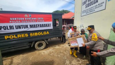 Polri Peduli Masyarakat: Polres Sibolga Salurkan Bantuan Sosial untuk Korban Bencana Alam